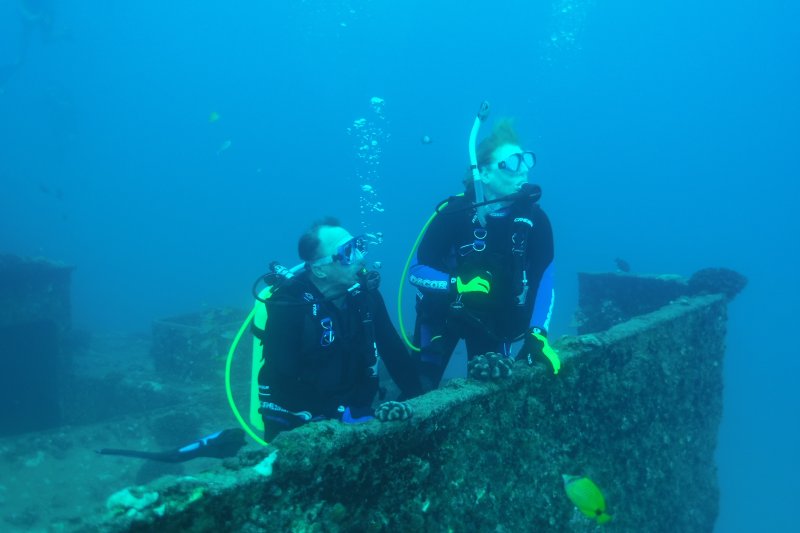 Hawaii 2022 Sea Tiger Wreck, Mike and Louise 